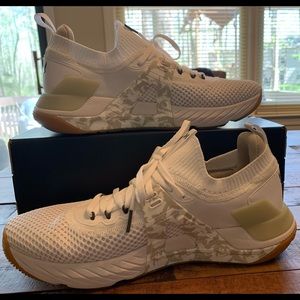 Like new Under Amour size 11 project rock 4 camo